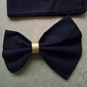 Black Napkins with Gold Holders